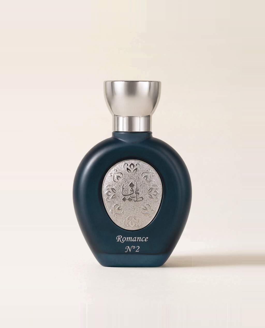 Flacone di Romance n°2, profumo arabo Taif Al Emarat, su fondo neutro