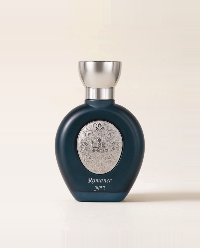 Flacone di Romance n°2, profumo arabo Taif Al Emarat, su fondo neutro