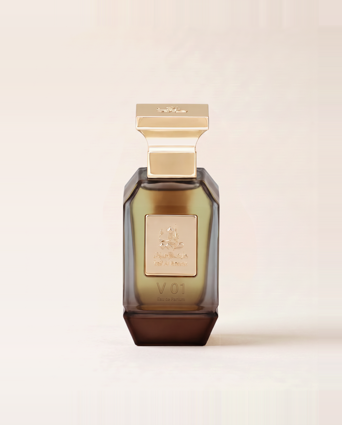 Flacone di V01, profumo arabo Taif Al Emarat, su fondo neutro