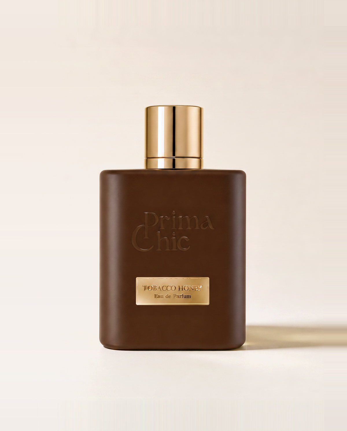 Flacone di Tobacco Honey, profumo arabo Prima Chic, su fondo neutro