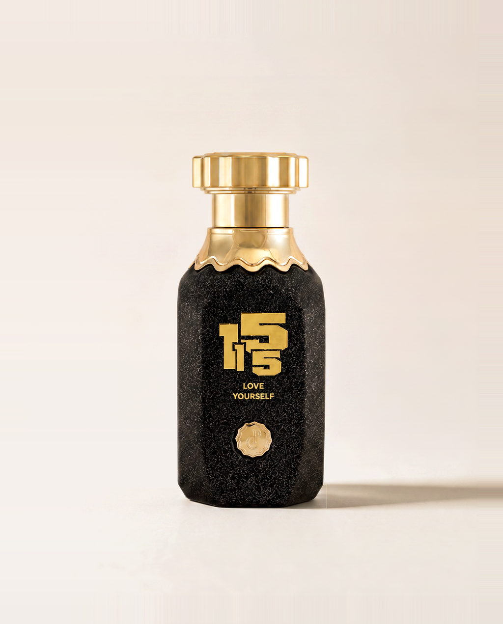 Flacone di 15:15 Love Yourself, profumo arabo Prima Chic, su fondo neutro