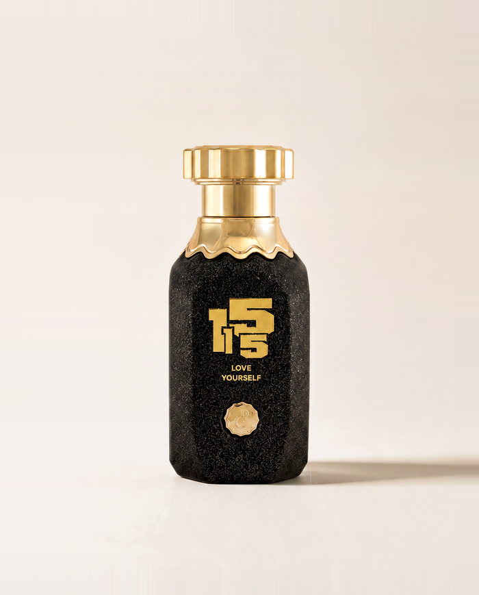 Flacone di 15:15 Love Yourself, profumo arabo Prima Chic, su fondo neutro