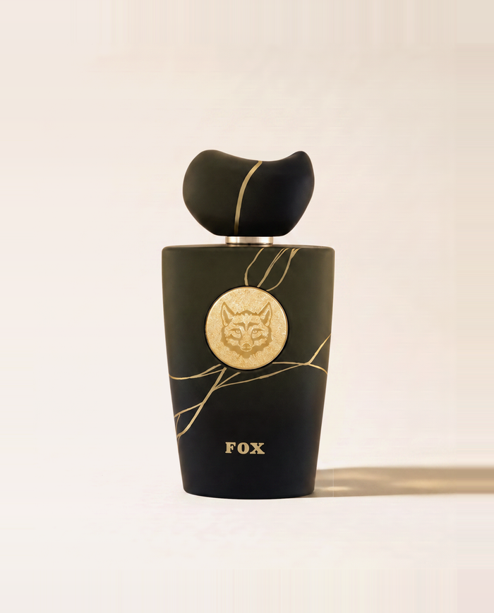 Flacone di Fox, profumo arabo Prima Chic, su fondo neutro
